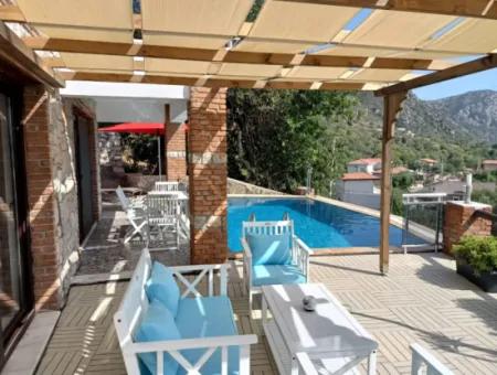 Villa Zum Verkauf In Marmaris Söğüt Village, Mit Herrlichem Meerblick, Swimmingpool, Parkplatz, 3 Zimmer, 1 Wohnzimmer, Garten, 200M2 Nutzfläche