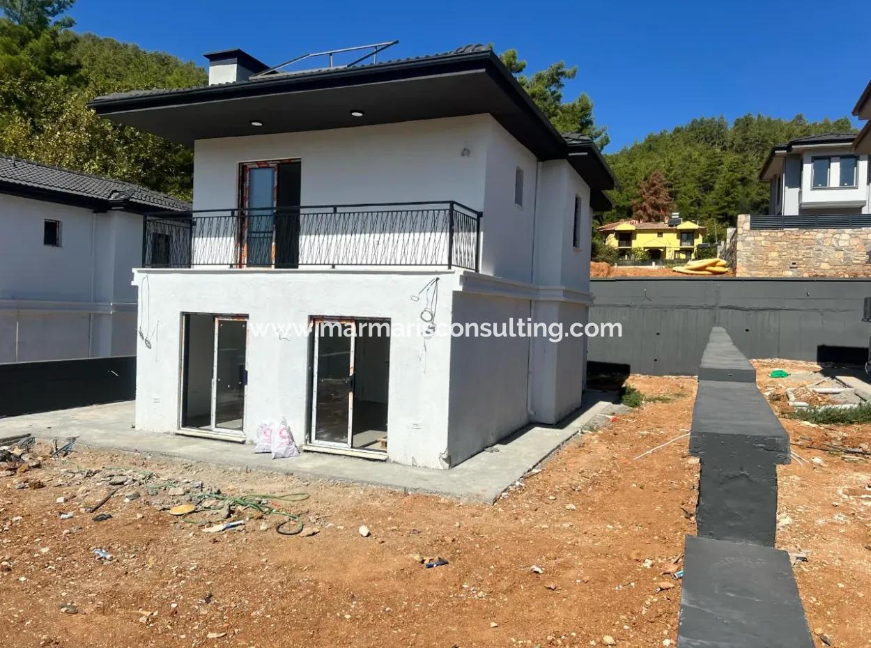 Marmaris Çetibeli Mahallesi Tam Müstakil Yüzme Havuzlu 400M2 Arsa İçerisinde 3 Oda 3 Banyo 160M2 Satılık Orman Manzaralı Villa