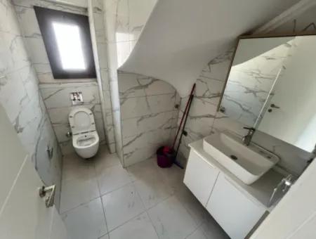 Marmaris Çetibeli Mahallesinde Orman Manzaralı Müstakil Bahçeli Yüzme Havuzlu Site İçerisinde 3 Oda 3 Banyo Satılık Villa